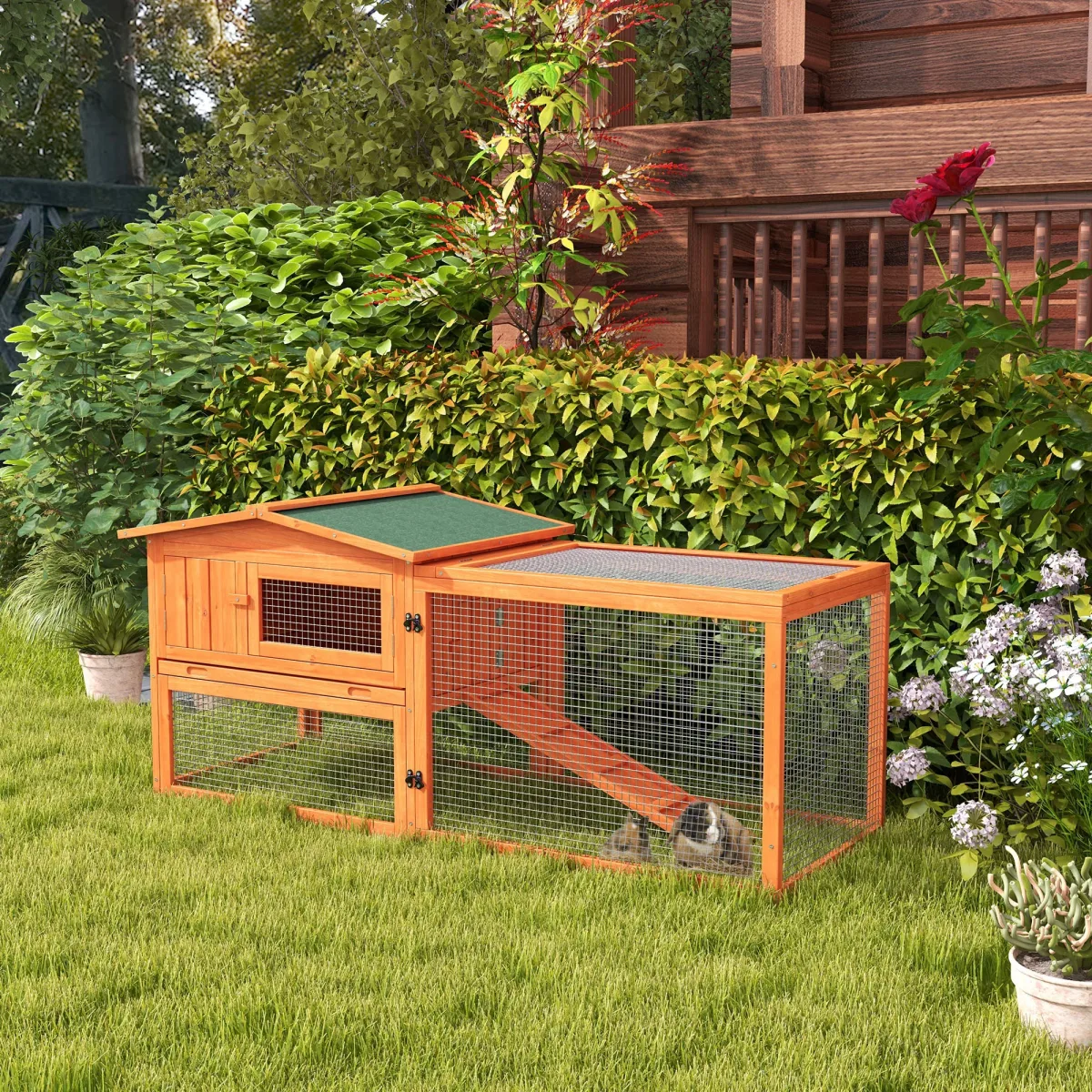 Abri orange pour petits animaux avec enclos grillagé